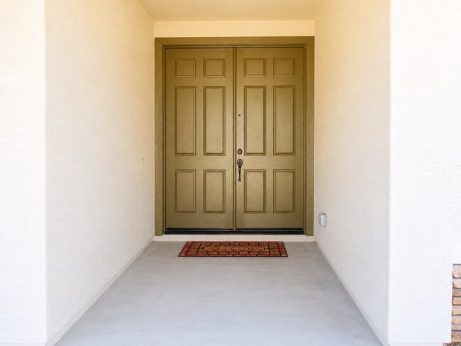 Building Photo - Spacious 5-Bedroom Gilbert Home with a Sparkling Pool!