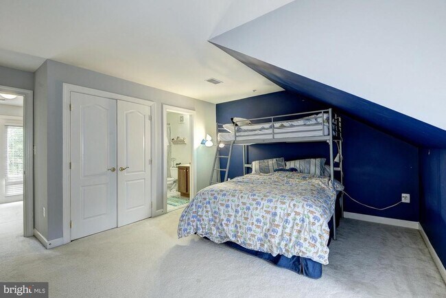 Building Photo - 1657 Colonial Hills Dr