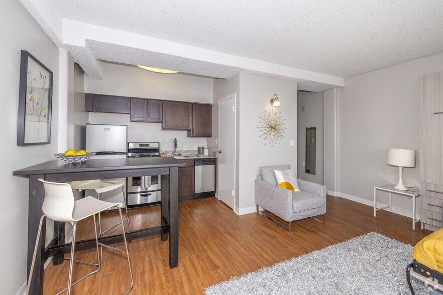 Studio, 1BA - 453SF - Kitchen and Dining Area - Mansion House