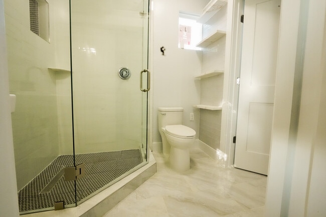 Building Photo - 1932 Hubbard St