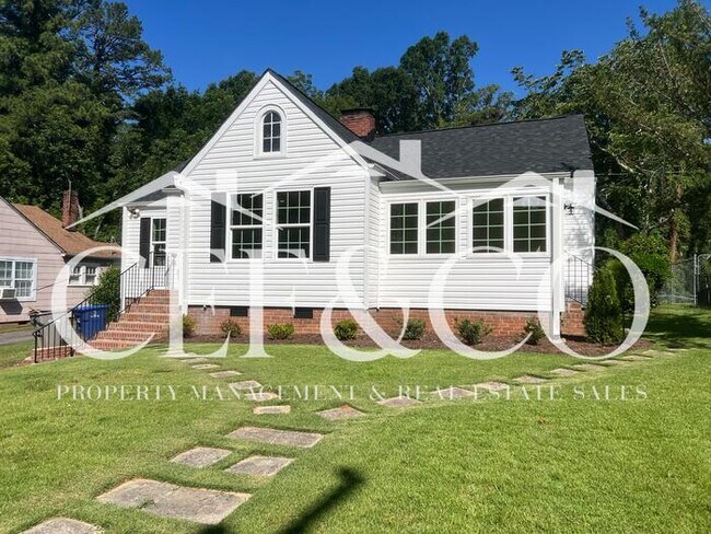 Building Photo - Spacious 3 bedroom home now available in Spartanburg!