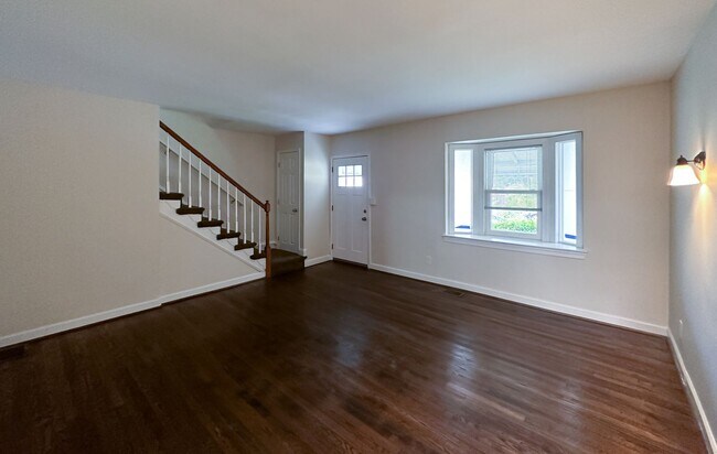 Building Photo - Charming 3Bedroom/1Bathroom in Cameron Vil...