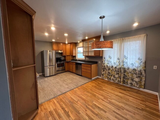 Building Photo - Spacious 4 Bedroom, 2 Bathroom Home on the...