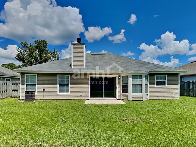 Building Photo - 1767 Saw Lake Dr