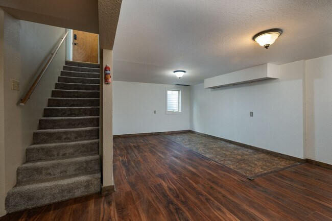 Building Photo - Cute midtown home for rent - pet friendly
