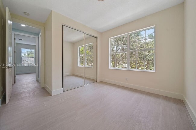 Building Photo - 174 Satin Leaf Dr