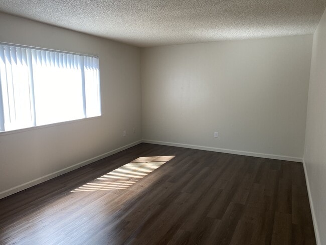 Building Photo - 1713 E Rumble Rd