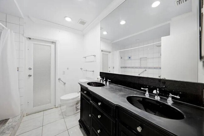 Building Photo - 4020 NW 101st Dr