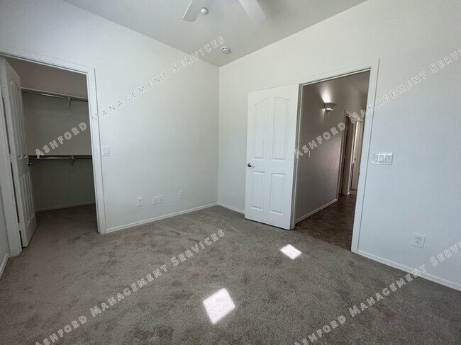 Building Photo - BEAUTIFUL 3 BEDROOM 2 BATHROOM HOUSE FOR R...