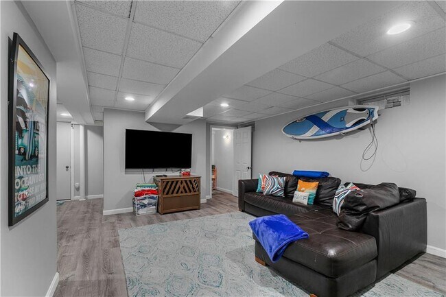 Building Photo - 391 Valley Rd