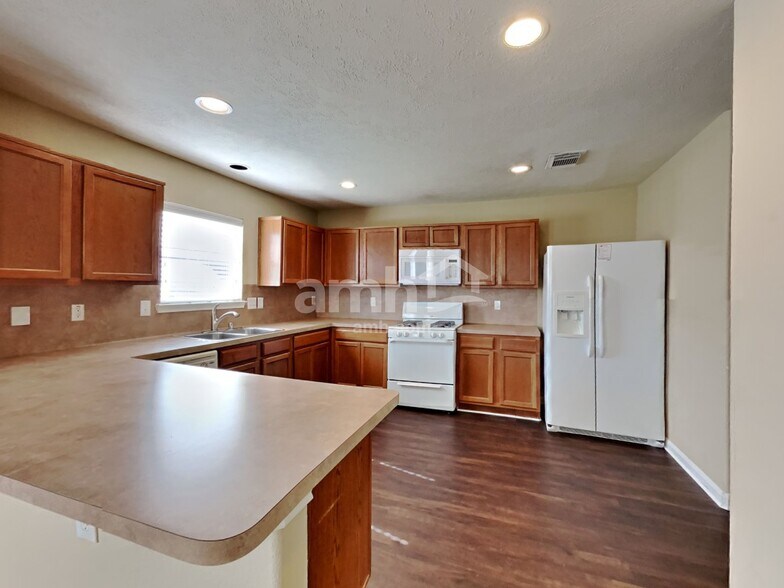 Building Photo - 18107 Shallow Leaf Ln