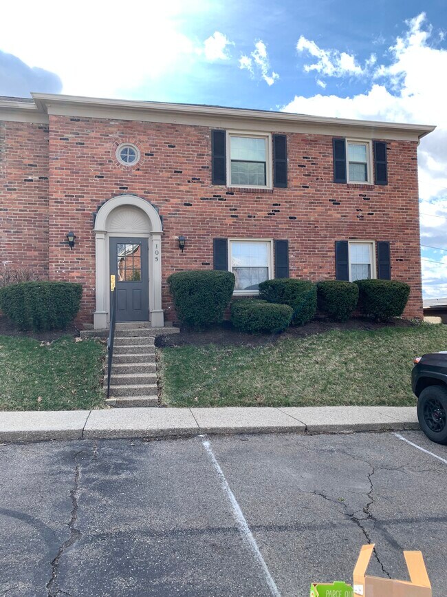 Primary Photo - 105 Jamestown Dr