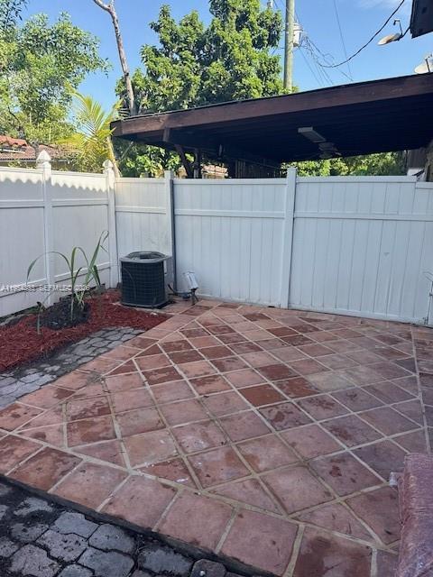 Building Photo - 3920 Woodside Dr