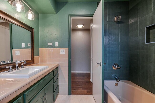 Building Photo - 3213 NW 61st Pl