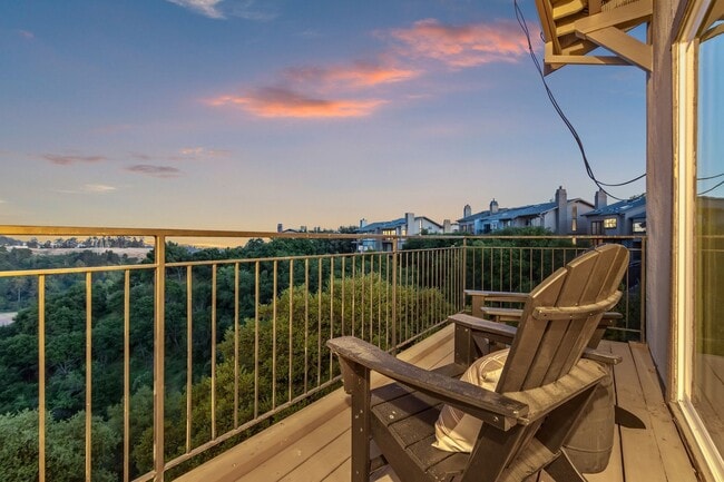 Building Photo - Spacious 4-Story Townhouse with Panoramic ...