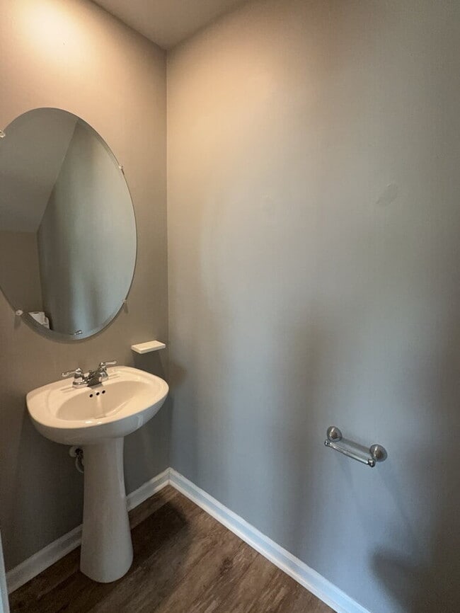 Building Photo - 838 Redbud Ln