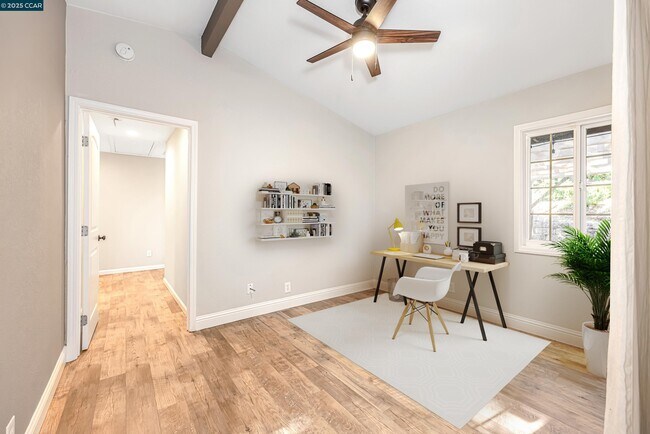 Building Photo - 1371 Juanita Dr