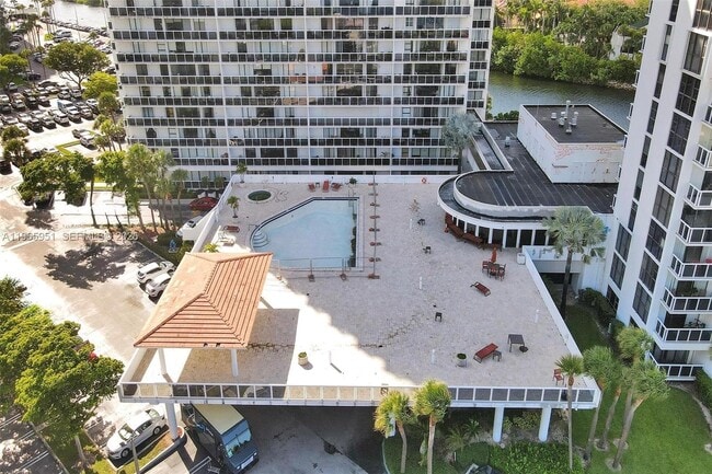 Building Photo - 20515 E Country Club Dr