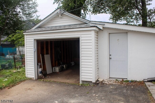 Building Photo - 137 Centerton Dr