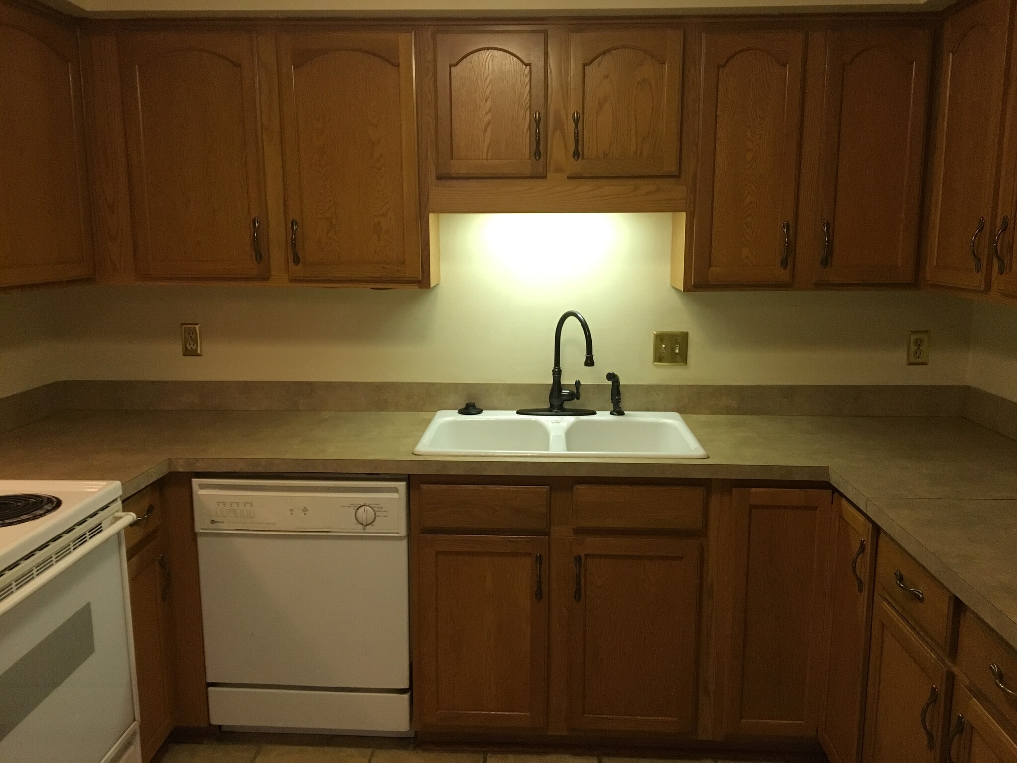 Building Photo - 4670 S Woodland Dr
