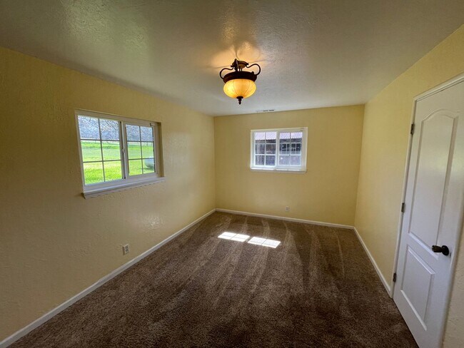 Building Photo - Beautiful Foothil Views Available Now!