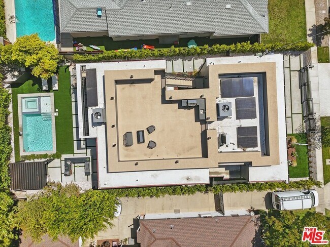 Building Photo - 4904 Van Noord Ave