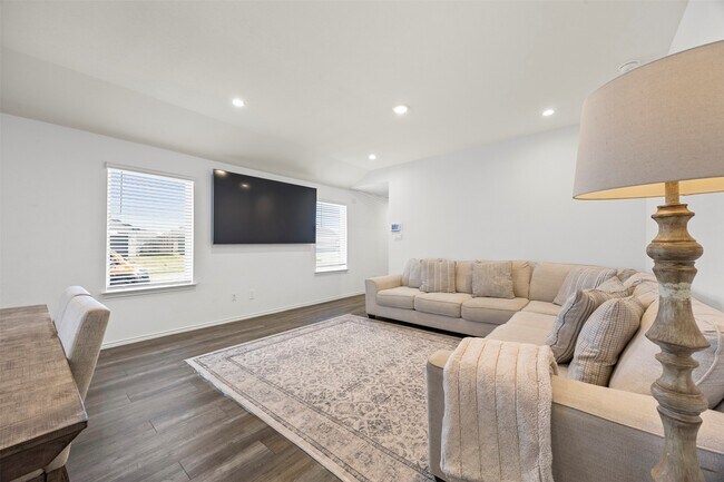 Building Photo - 5455 Desert Gln Dr