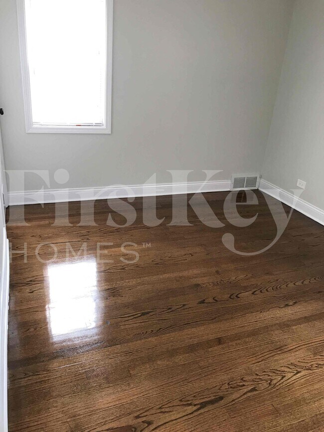 Building Photo - 2607 W 81st St