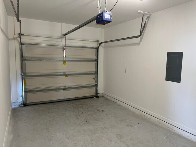 Building Photo - 8 Myrtle Oak Way