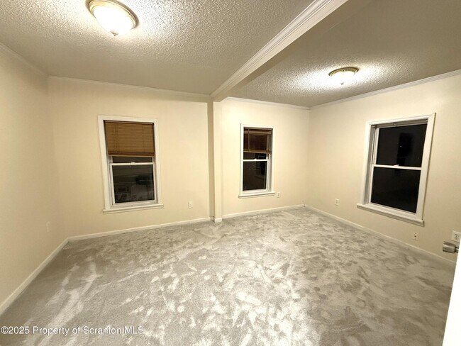 Building Photo - 146 S Everett Ave