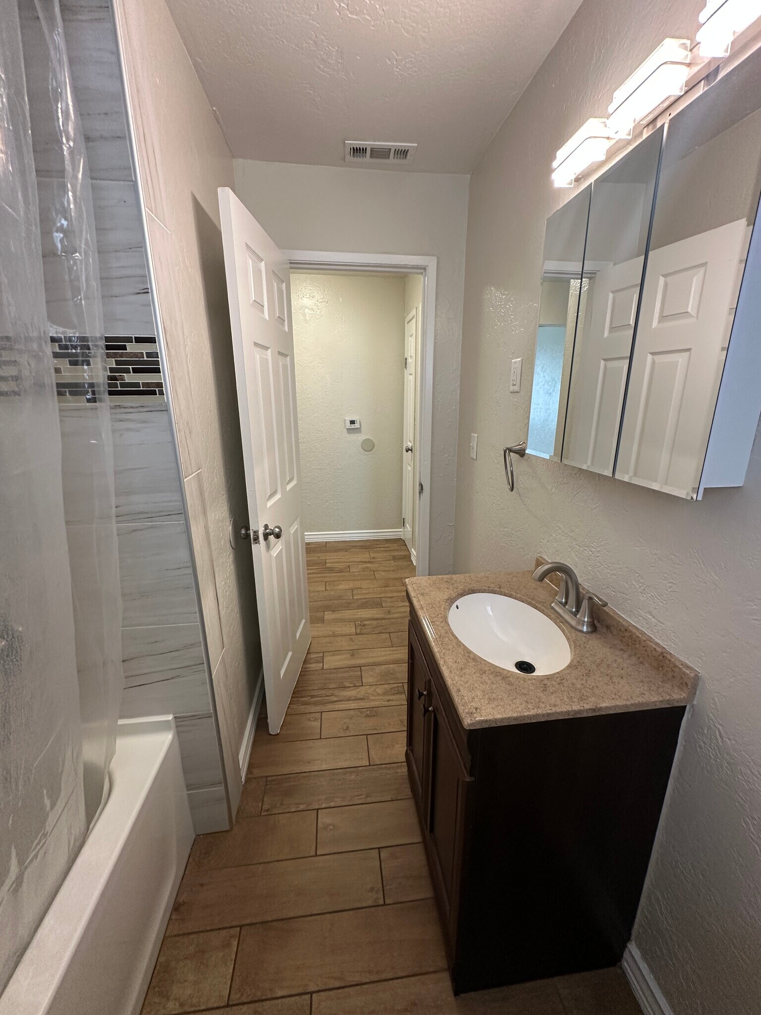 Building Photo - 539 S Gertrude Ave