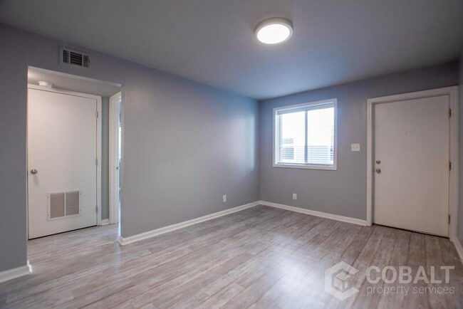 Building Photo - 271 Glen Iris Dr NE