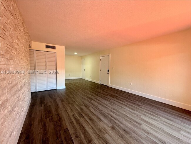 Building Photo - 7225 Miami Lakes Dr