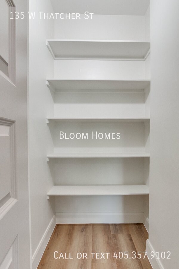 Building Photo - 135 W Thatcher St