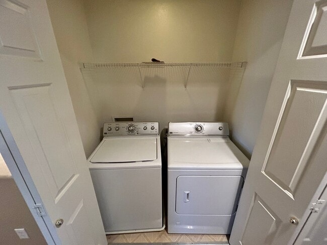 Building Photo - Charming 3 Bed/3Bath/1Car 2-Story Home nestled in this comfortable northwest community in Walnut ...