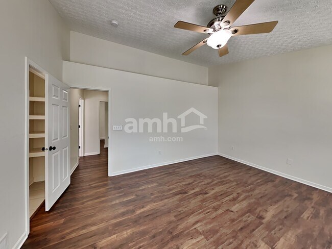 Building Photo - 5232 Dietrich Ave