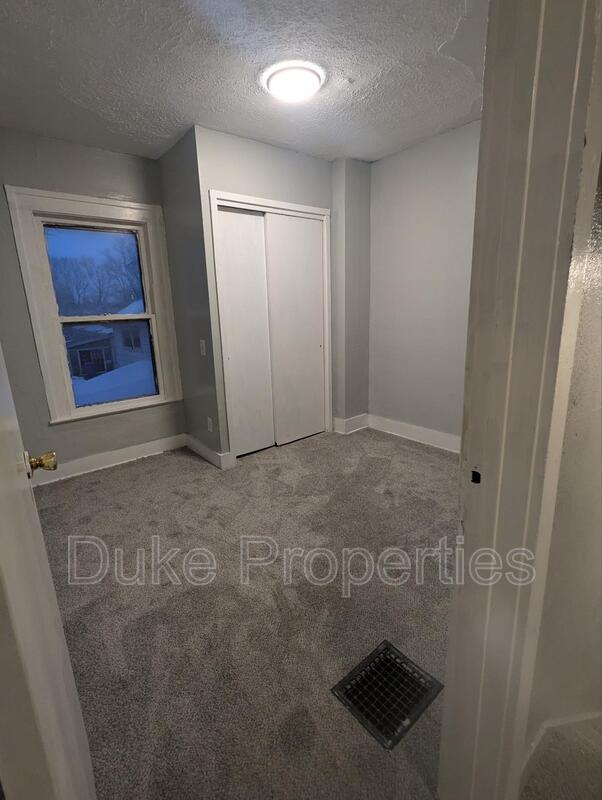 Building Photo - 431 W State St