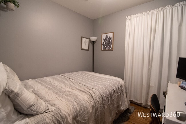 Building Photo - 2733 N Wayne Ave