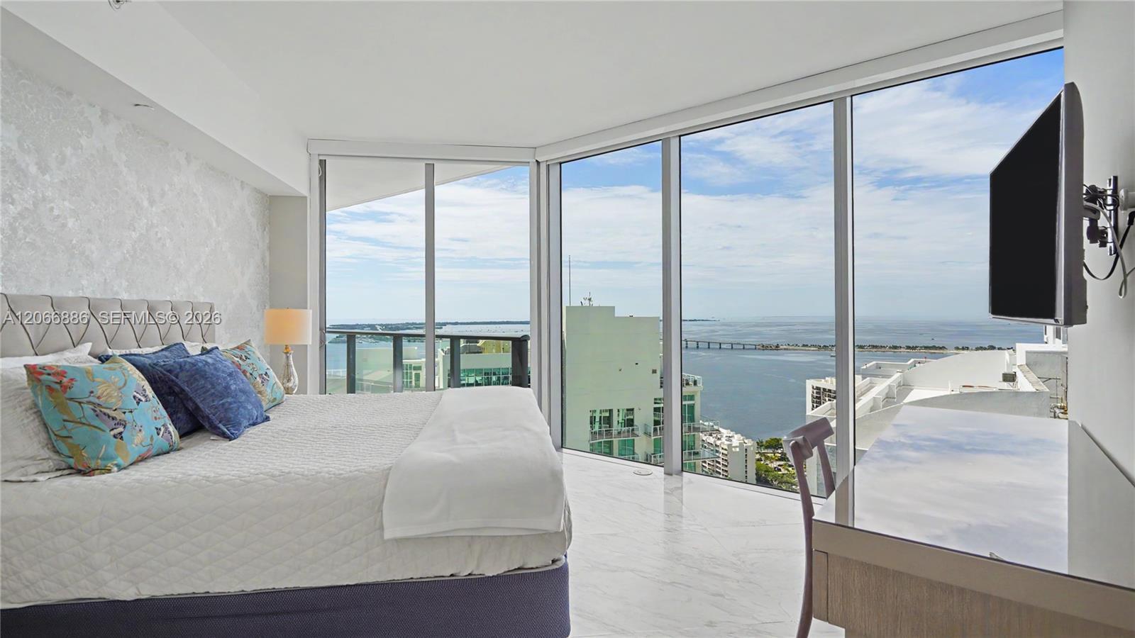 Building Photo - 1300 Brickell Bay Dr