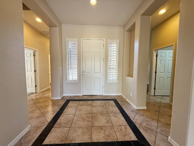 Building Photo - "Spacious 3-Bedroom/2 Full Bath Home with ...