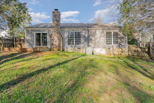 Building Photo - 11100 Deerpath Ct