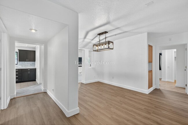 Building Photo - 4.5 Acre Dream Home in Oregon City Awaits