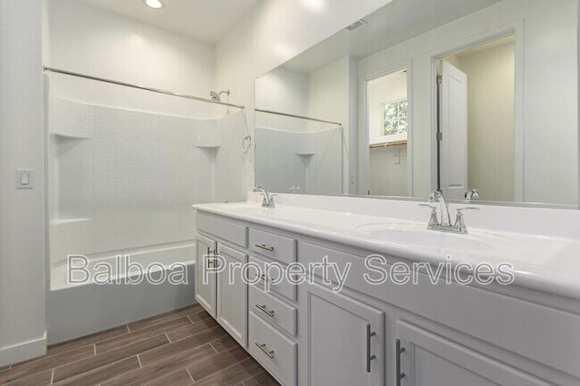Building Photo - 5528 S Dillon Cir