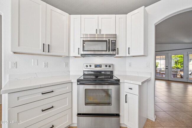 Building Photo - 2508 E Paraiso Dr