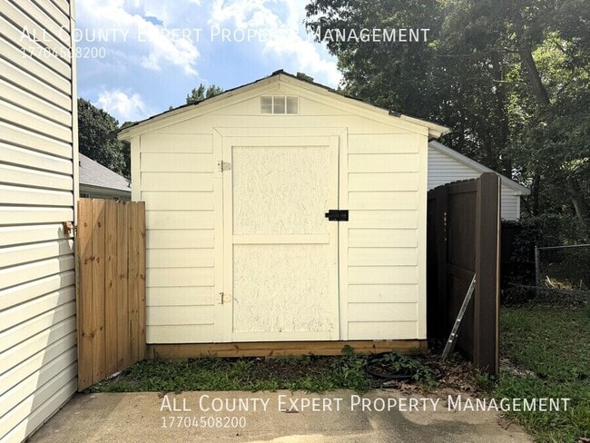 Building Photo - 3505 Continental Dr