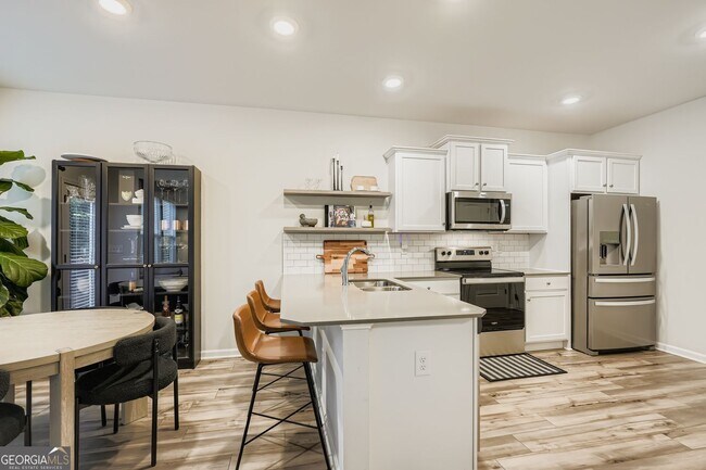 Building Photo - 4630 Blake Lp