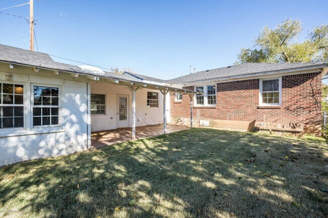 Building Photo - 108 Wayside Dr