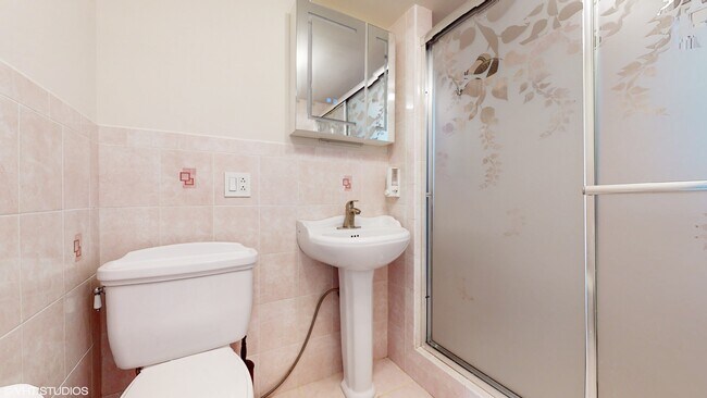 Building Photo - 4030 W North Shore Ave