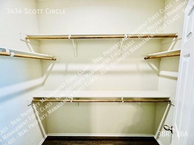 Building Photo - 3434 Scott Cir