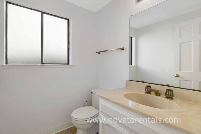 Building Photo - 32 Spinosa Way